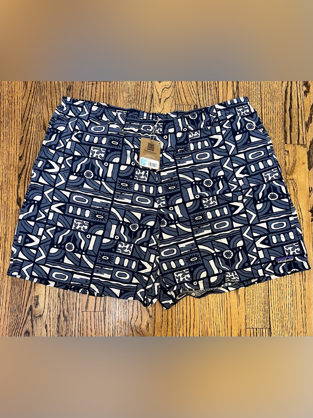 Patagonia Swim Trunks Shorts Men XXL Baggies Long 7 in Bathing Suit NVNY AOP NEW